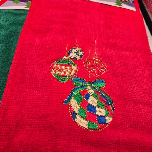 Vintage 90s Lot of 3 Christmas Velour Hand Towels Red Green Embroidered New - Picture 4 of 4